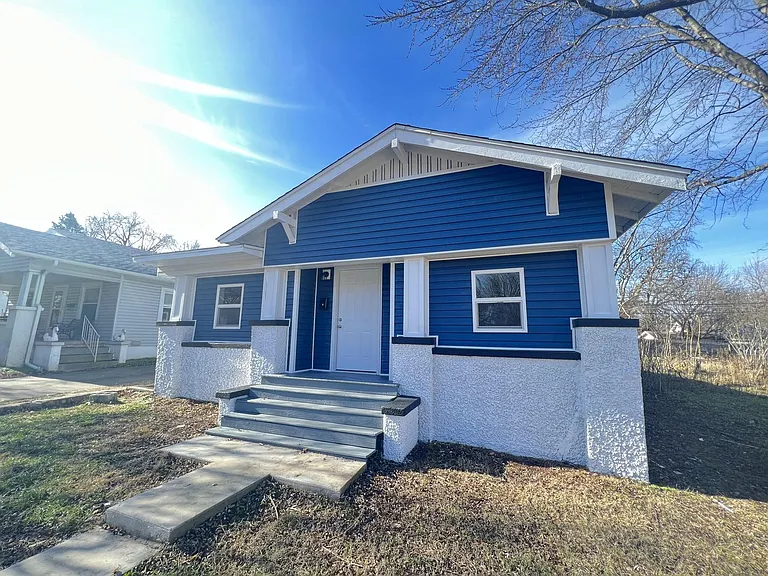 2251 N Rogers Ave — Photo 22