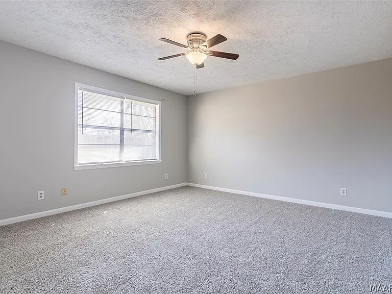 110 Diane Dr — Photo 33