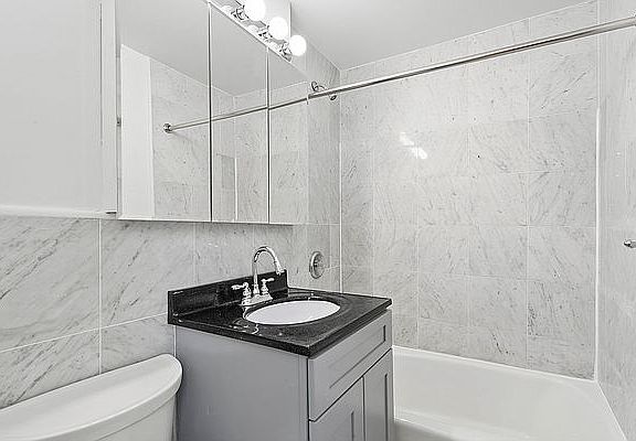 4th image of 229 E 67th St APT 5D