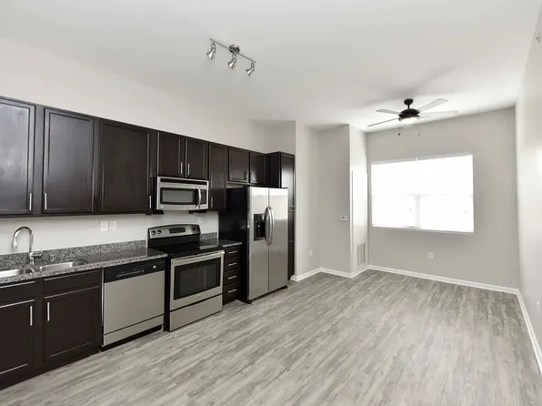 The Woods, 2139 Lexington Rd Unit 329, Louisville, KY 40206