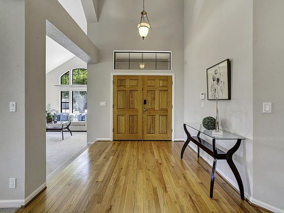 3rd image of 5963 Thorntree Dr
