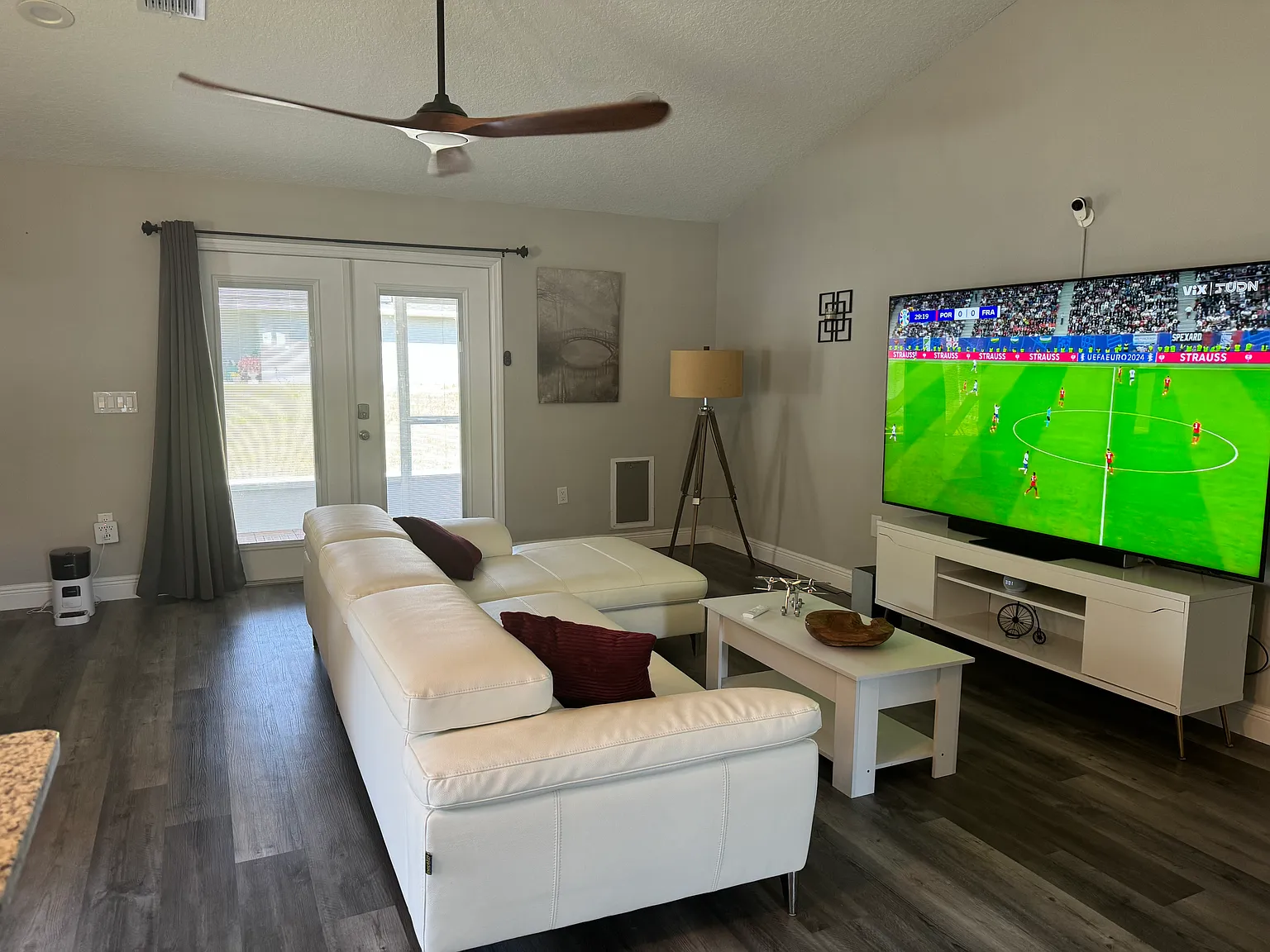 3 bed, 1500 sqft, $2,495 — Photo 4