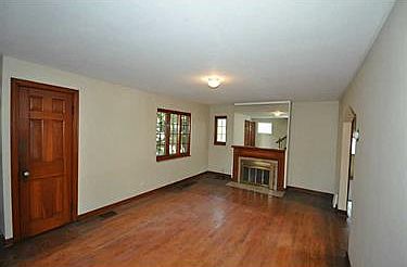 3rd image of 141 Slater Dr