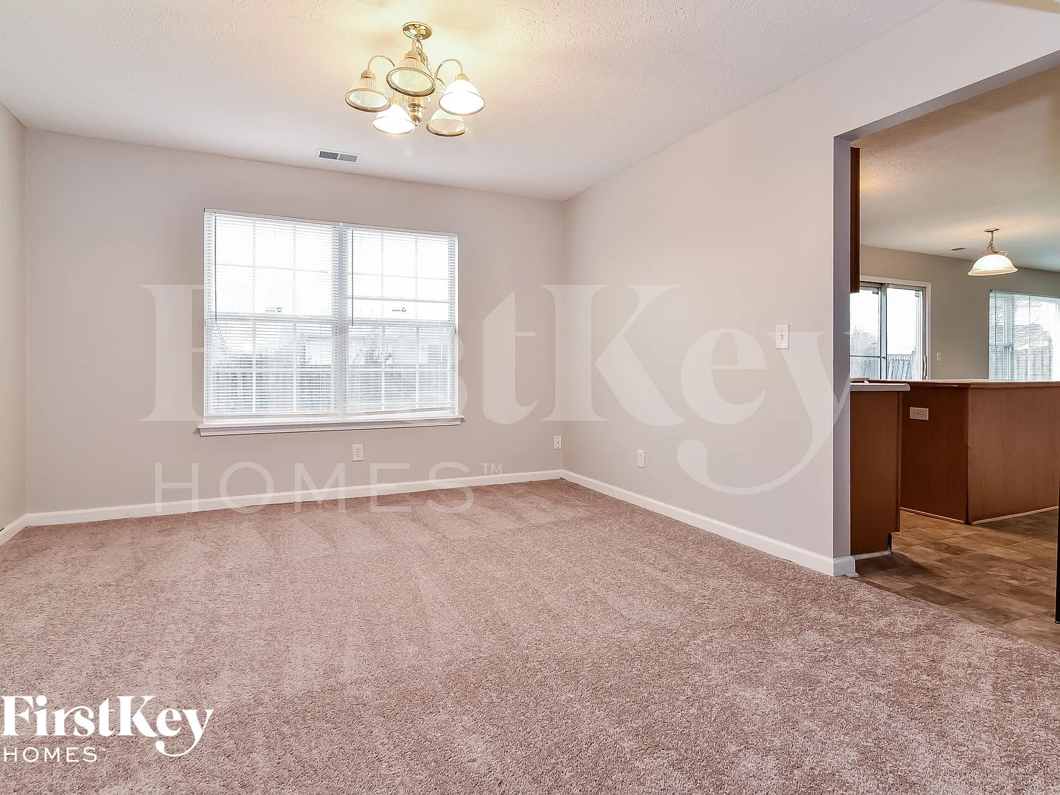 4 bed, 2.5 bath, 2220 sqft, $1,910 — Photo 4