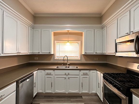 5th image of 1063 SW Ichetucknee Ave