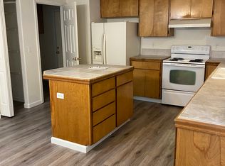 941 Hopkins Rd, Central Point, OR 97502