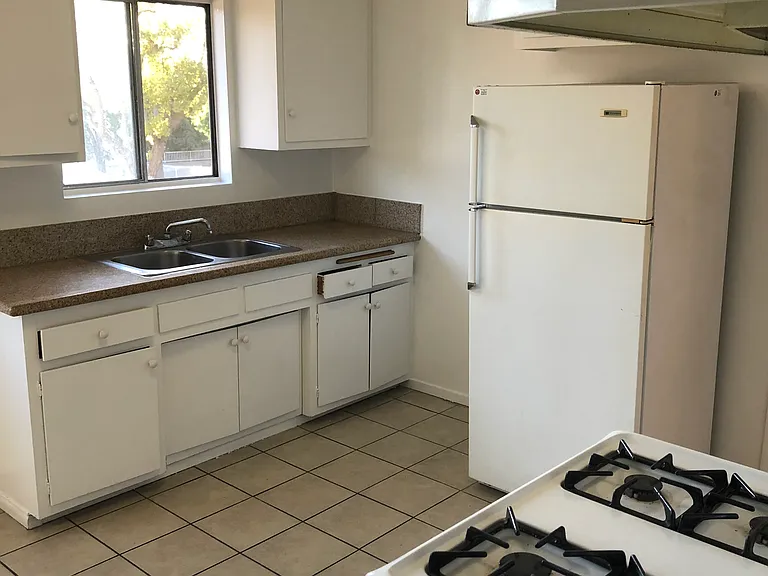 1308 N Los Robles Ave #3 — Photo 4