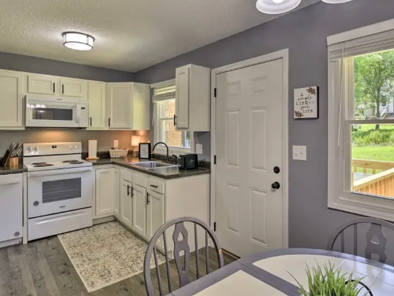 306 Emerald Dr — Photo 6