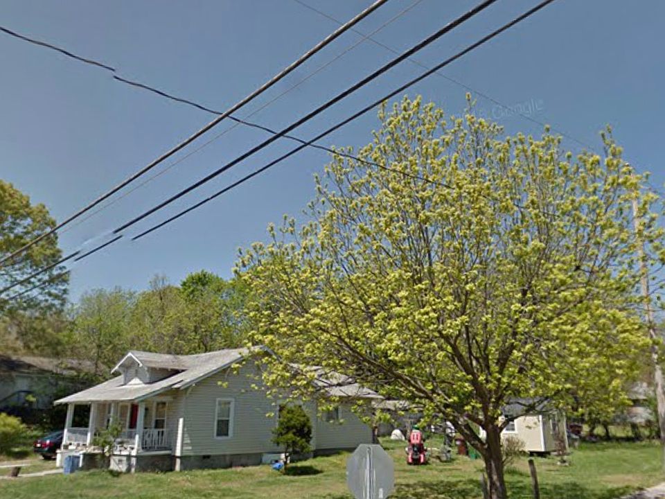 2nd image of 809 E Commerce Ave