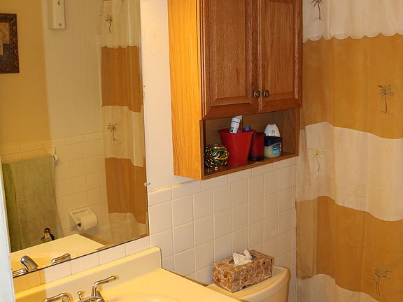 Guest Bathroom (renovated)