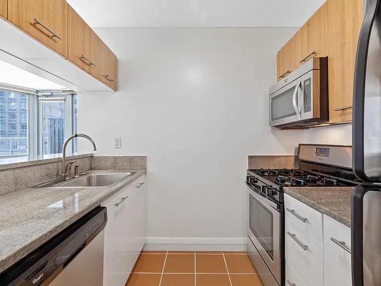 800 6th Ave #7B — Photo 6