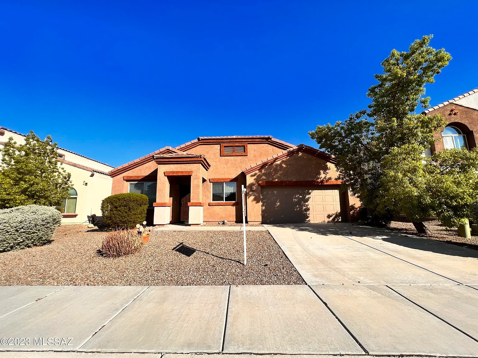 4 bed, 2.0 bath, 2020 sqft, $2,350 — Photo 2