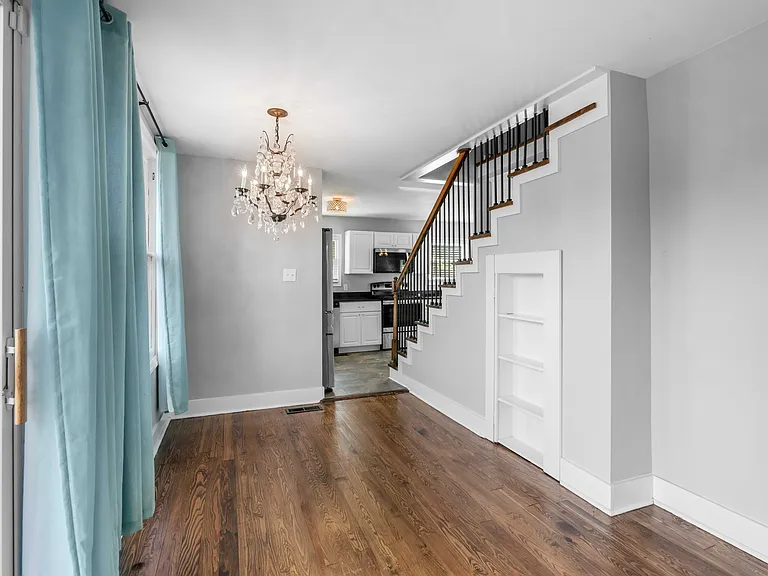 258 E Moody Ave — Photo 23