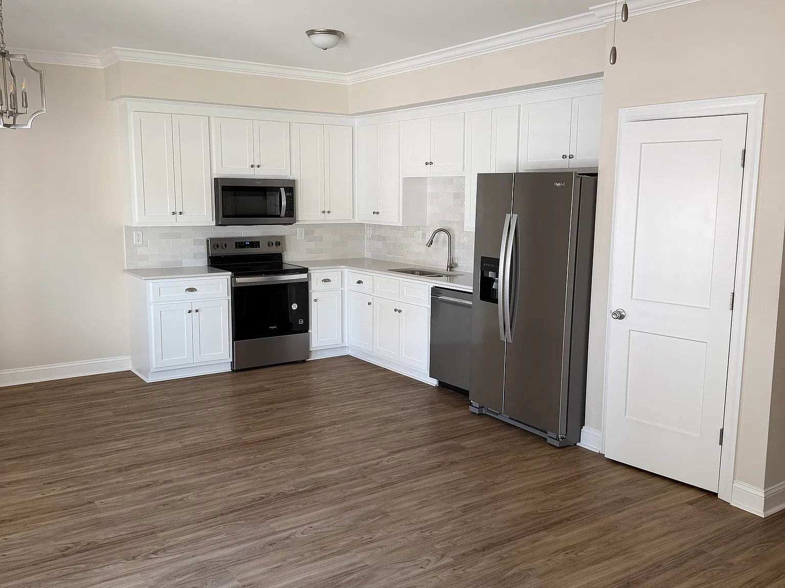 3 bed, 2.5 bath, 1800 sqft, $1,800 — Photo 3