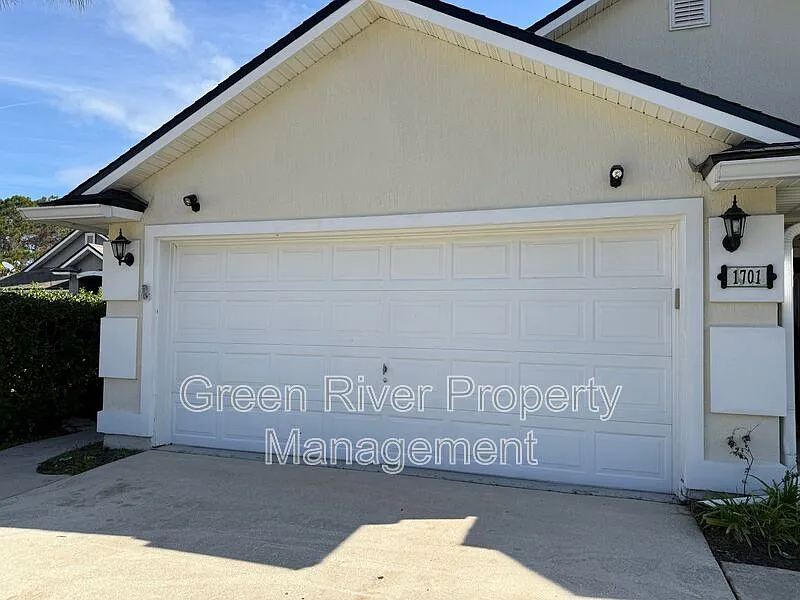 4 bed, 2.0 bath, 1768 sqft, $2,000 — Photo 3