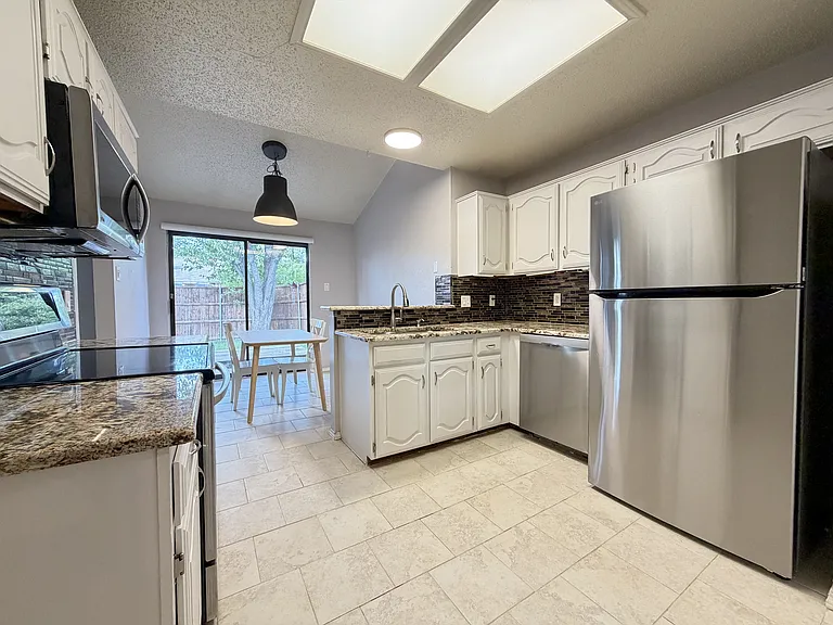 1717 Sterling Ln — Photo 5