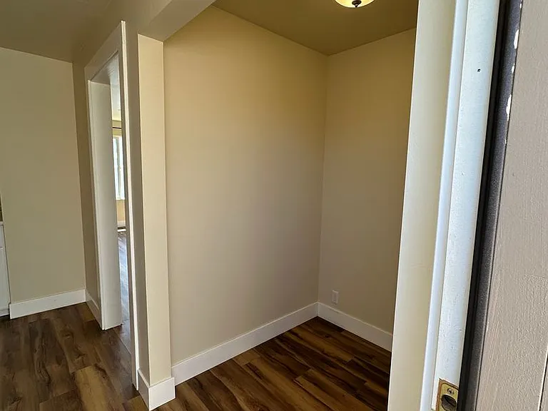 2025 I St — Photo 18