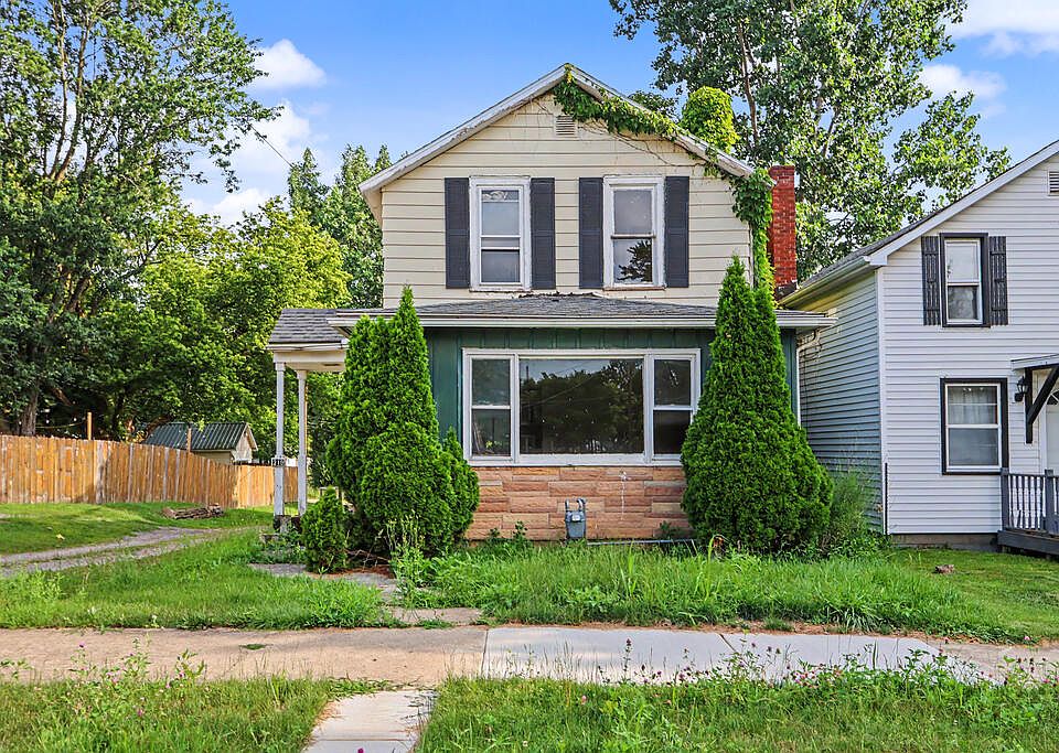 1st image of 219 Spring St