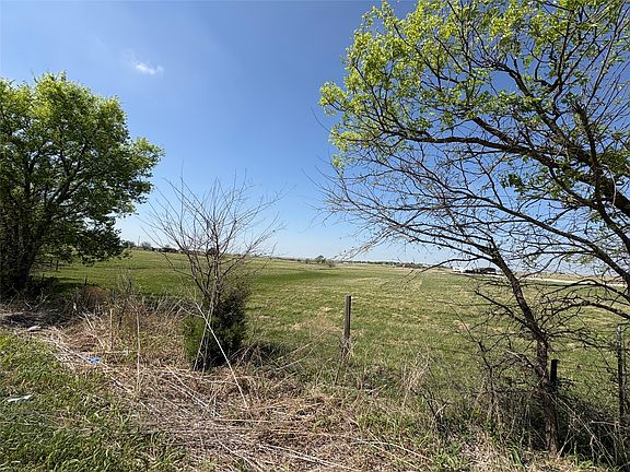 5th image of 717 Smith Rd