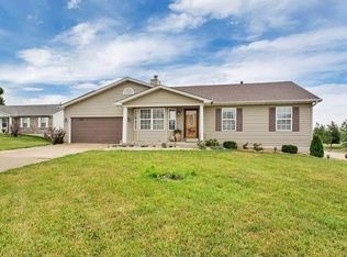 200 Hawks Rest Ct, Winfield, MO 63389