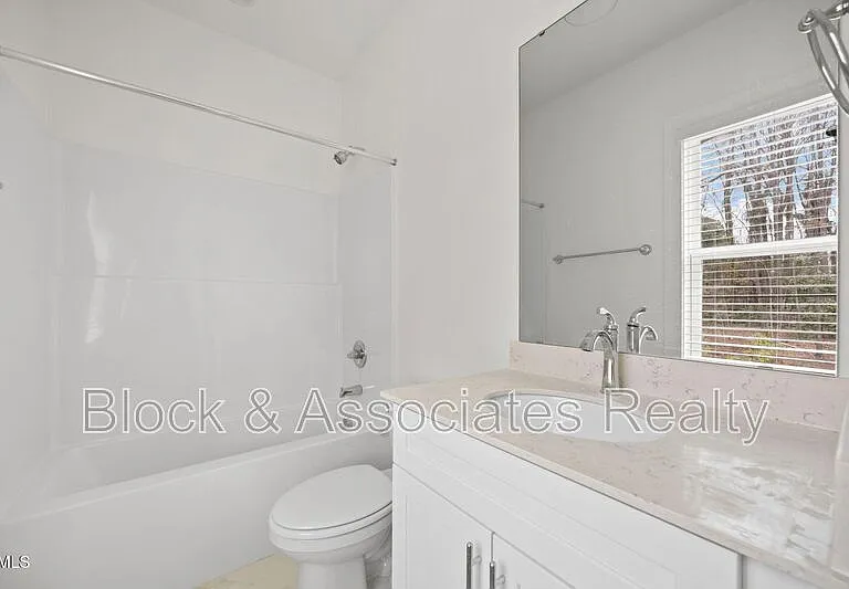 2811 Wilcox Pl #101 — Photo 3