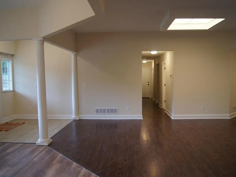 6990 Greenwich Rd — Photo 4