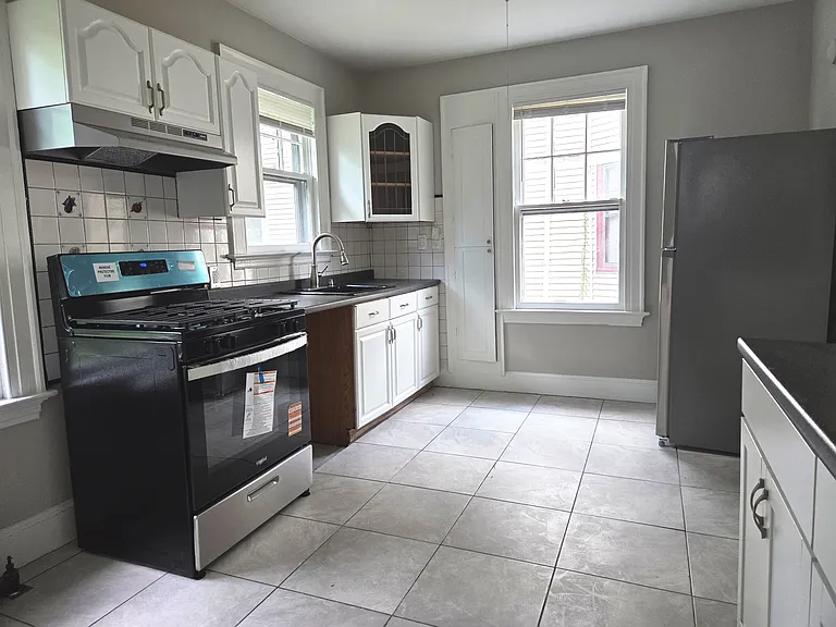 310 Putnam Ave — Photo 2