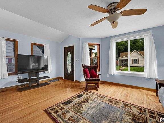 4th image of 1212 Royal Ave