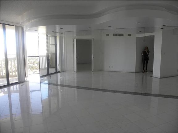 2nd image of 1000 Island Blvd #2803