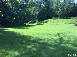 812 Waverly Rd, Davenport, IA 52804