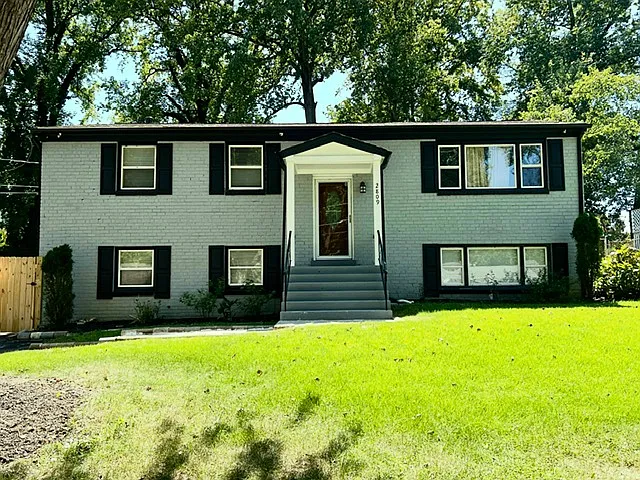 2 bed, 1100 sqft, $1,850 — Photo 1