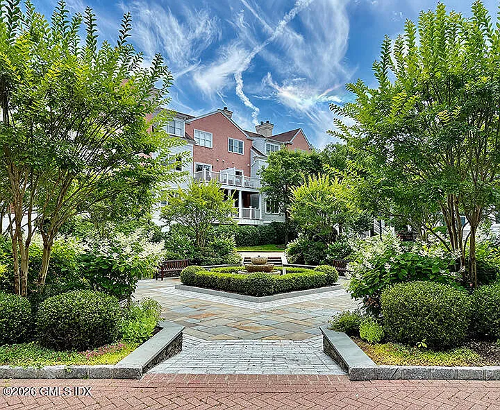 51 Forest Ave #82