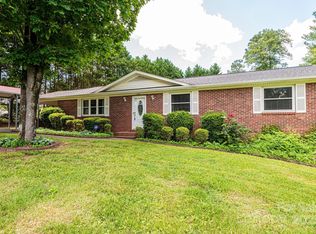 2232 Horseshoe Bend Rd, Hickory, NC 28601