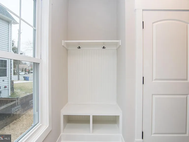 6928 Regent Ln — Photo 16