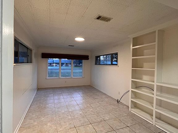 4th image of 1154 Cloverdale Dr