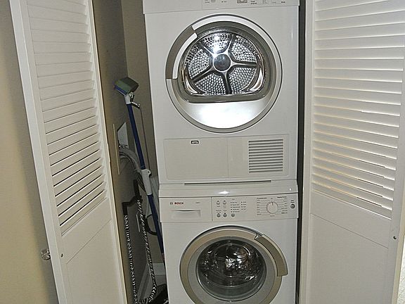 4th image of 27110 Grand Central Pkwy APT 15R
