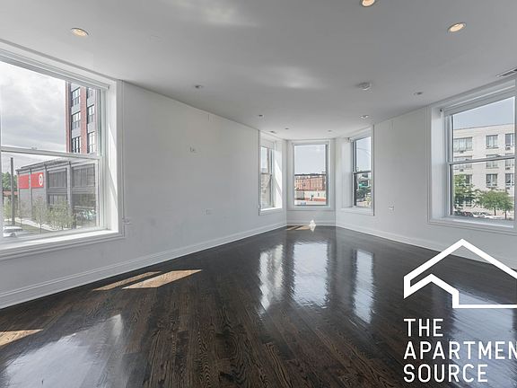 4th image of 2451 N Milwaukee Ave