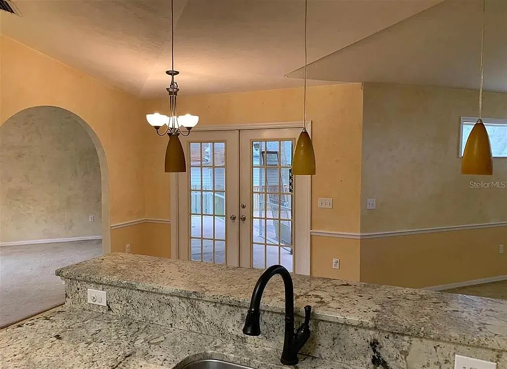 3 bed, 2.0 bath, 1838 sqft, $2,200 — Photo 3