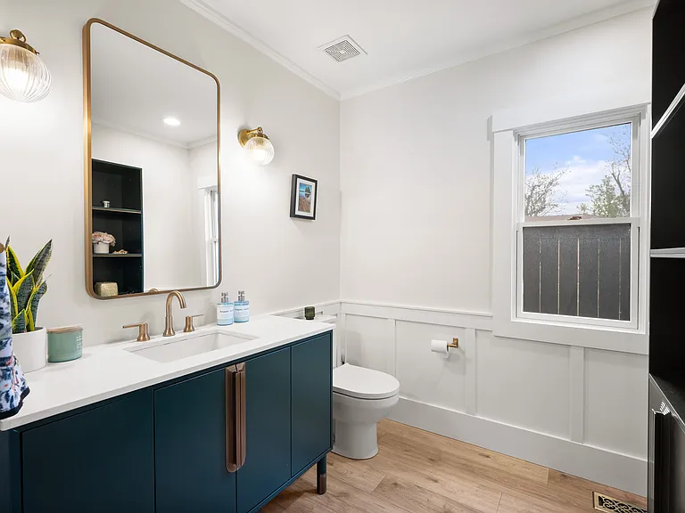 559 Jackson St — Photo 13