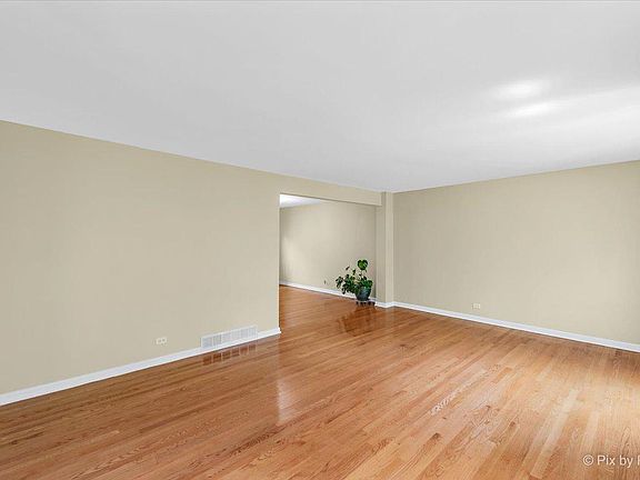 3rd image of 3437 Woodland Dr