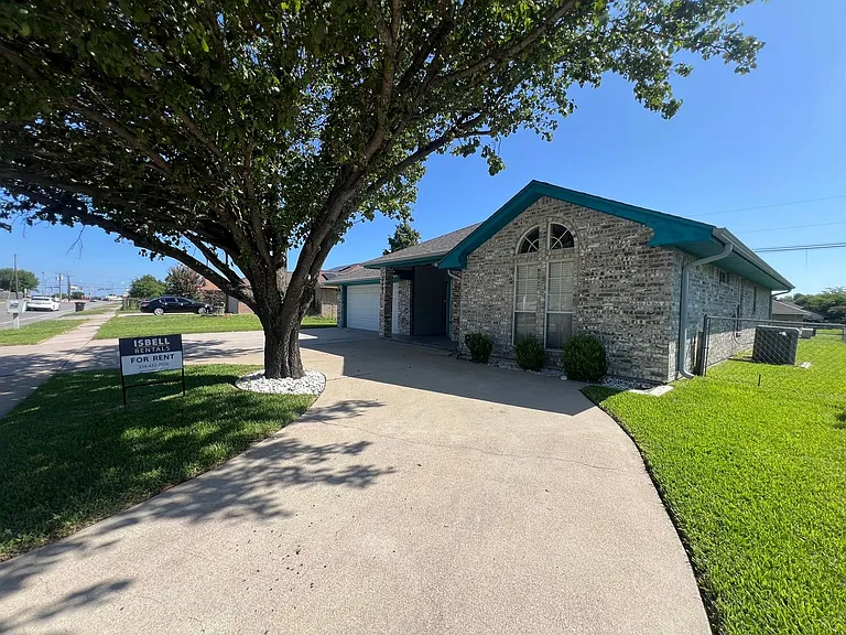 4403 Chantz Dr — Photo 3