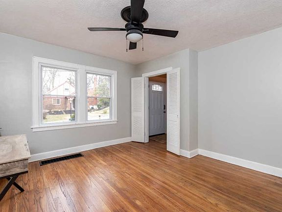 5th image of 2833 Lawndale Ave