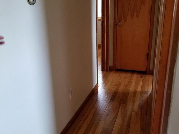 Very nice hardwood floors