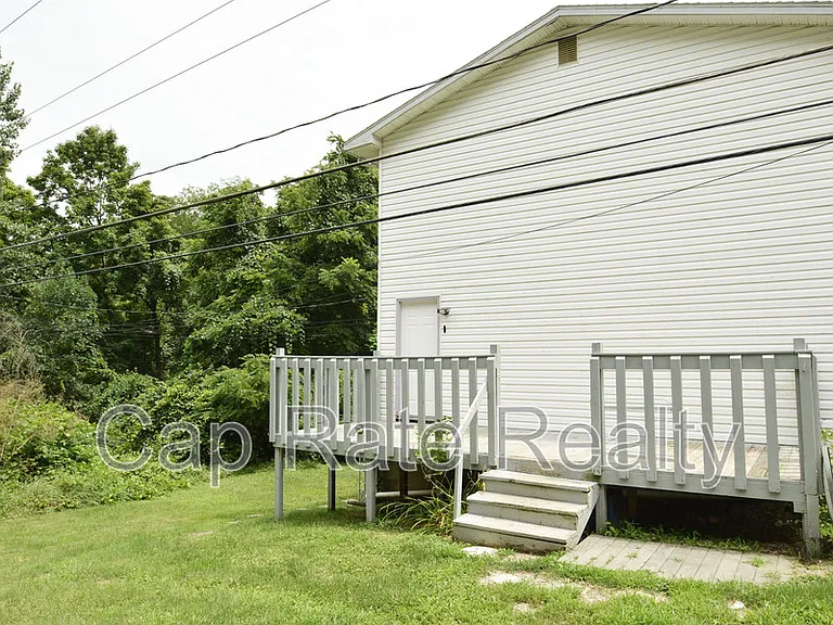 1226 Parkview Dr — Photo 4