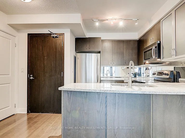 18 Yorkville Ave #704 — Photo 9