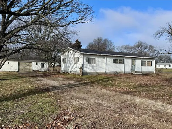 302 S Harrison Ave, La Harpe, KS 66751