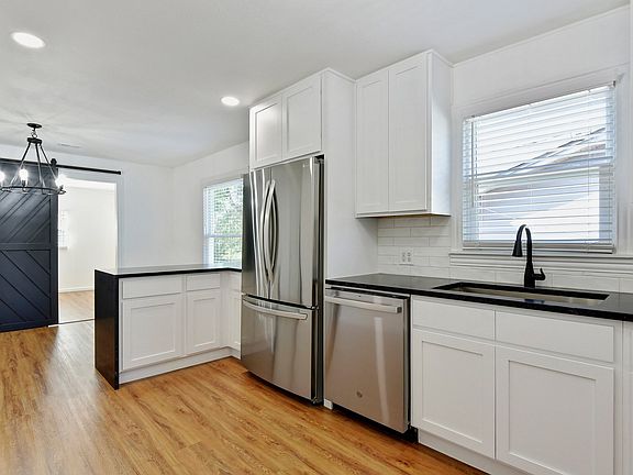 4th image of 1412 E King St