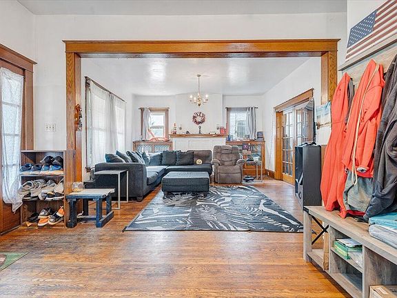 4th image of 216 Alleghany St