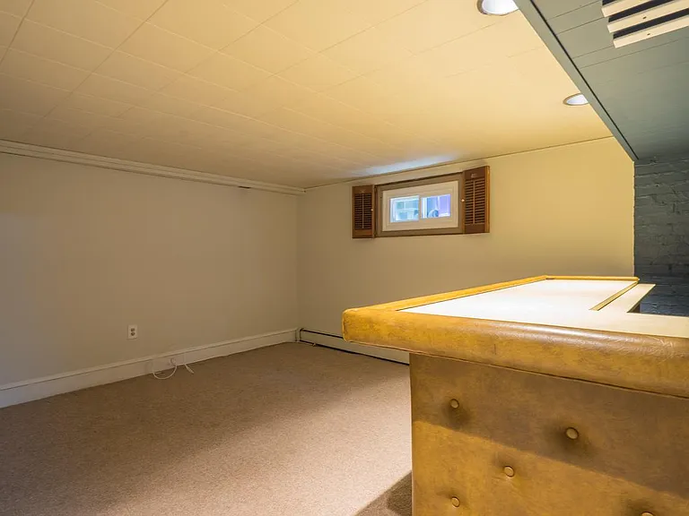 202 S Courthouse Rd — Photo 23
