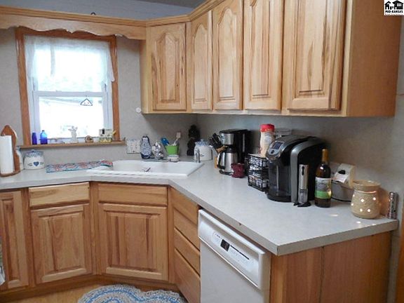 4th image of 803 N Plum St